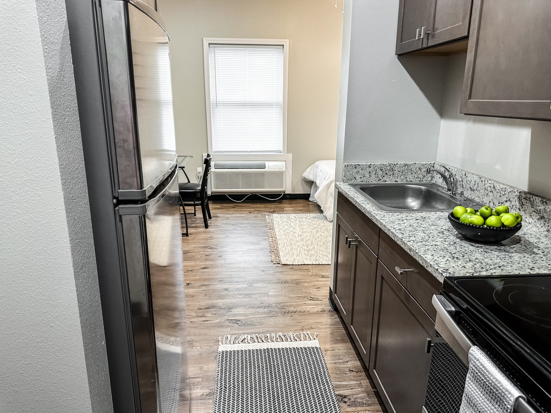 302 W 9th St, 109