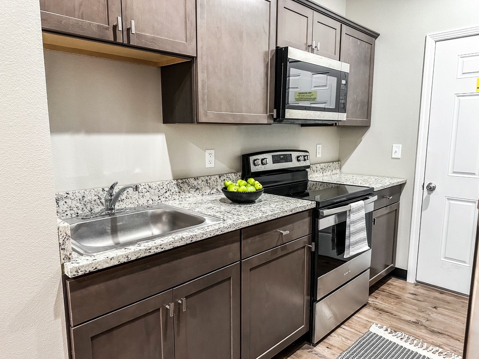302 W 9th St, 403